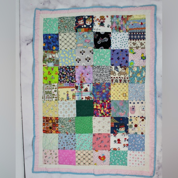 🥳SALE🥳Vintage handmade baby blanket quilt - Picture 11 of 11